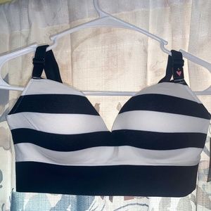 NWT Victoria Secret Striped Black and White Perfect Comfort Bra Small